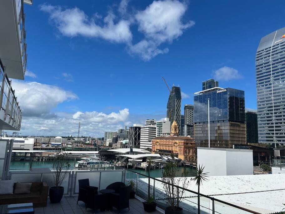 Seaview Waterfront Aparthotel