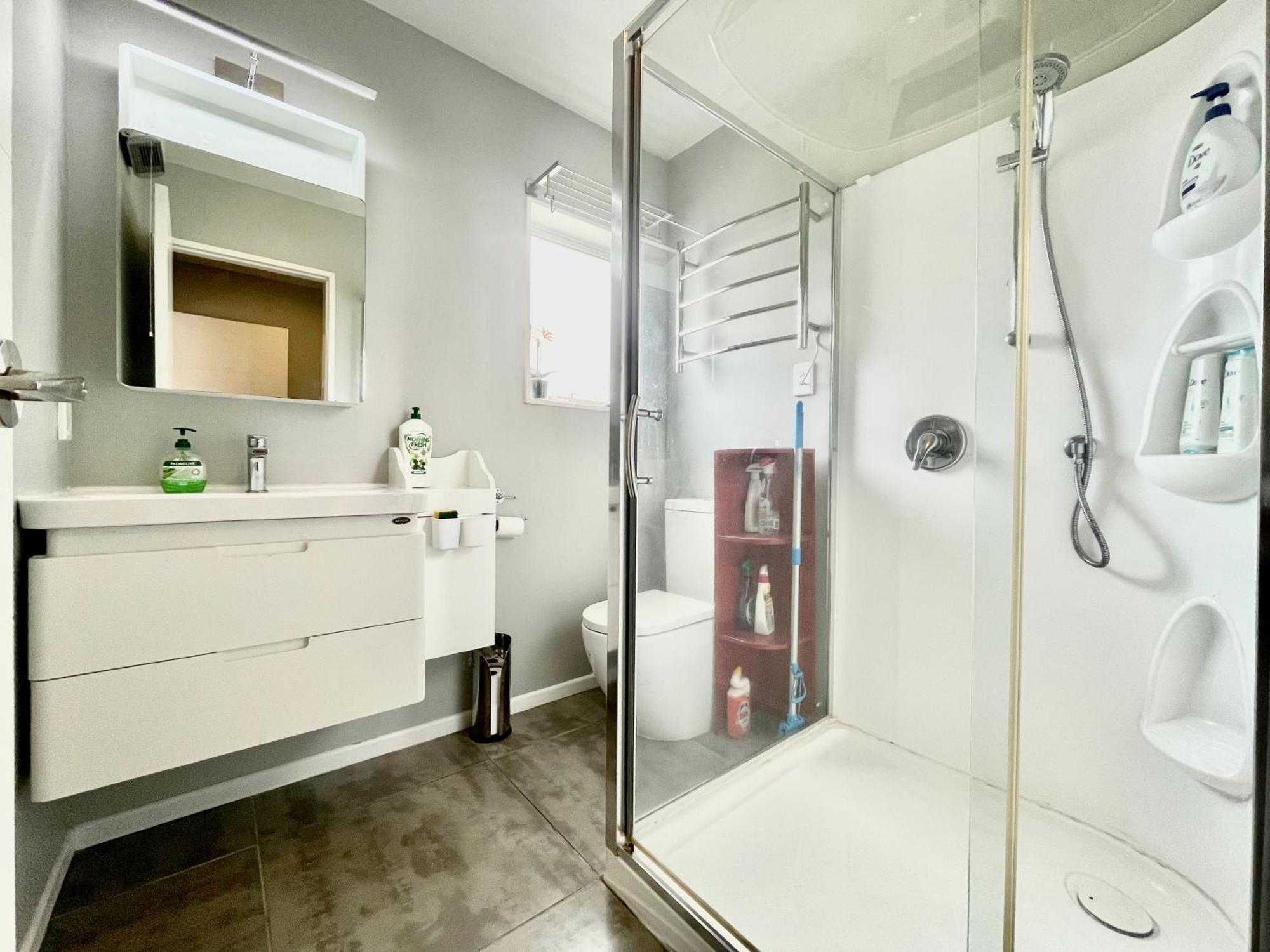 Private Guest In Albany,rosedale Amazing Bed,netflix,private Garden