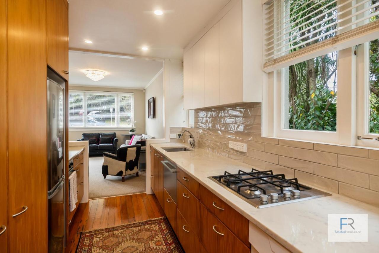 Spacious Mt Eden Apartment *