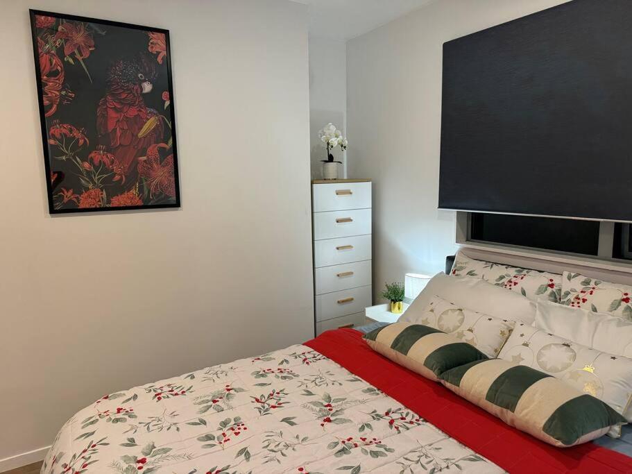 Stunning 3 Bd 2 Bth Pool And Carpark