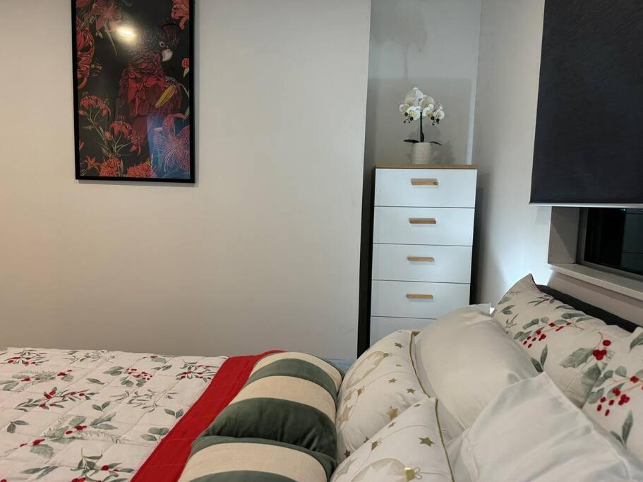 Stunning 3 Bd 2 Bth Pool And Carpark Apartment