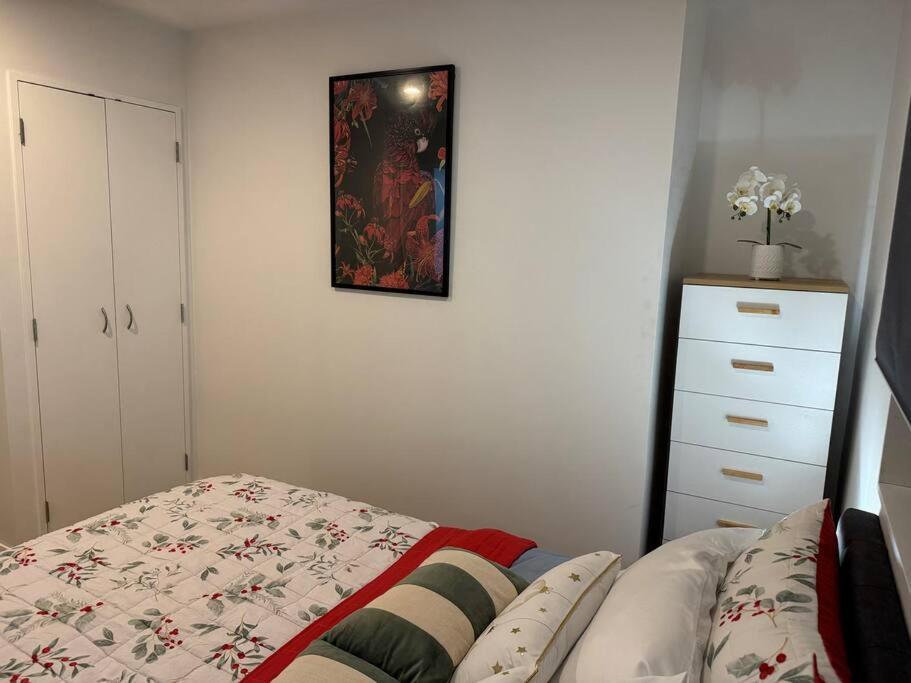 Stunning 3 Bd 2 Bth Pool And Carpark * Auckland