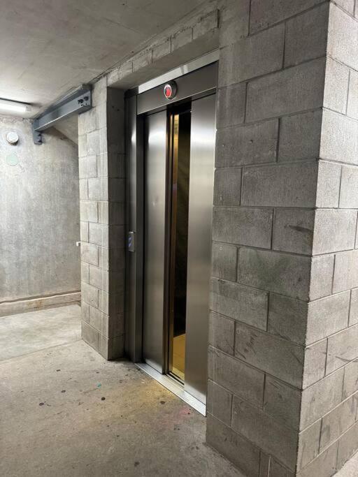 Apartment Stunning 3 Bd 2 Bth Pool And Carpark