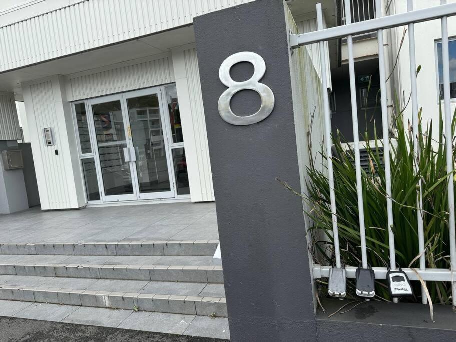 Stunning 3 Bd 2 Bth Pool And Carpark Apartment *