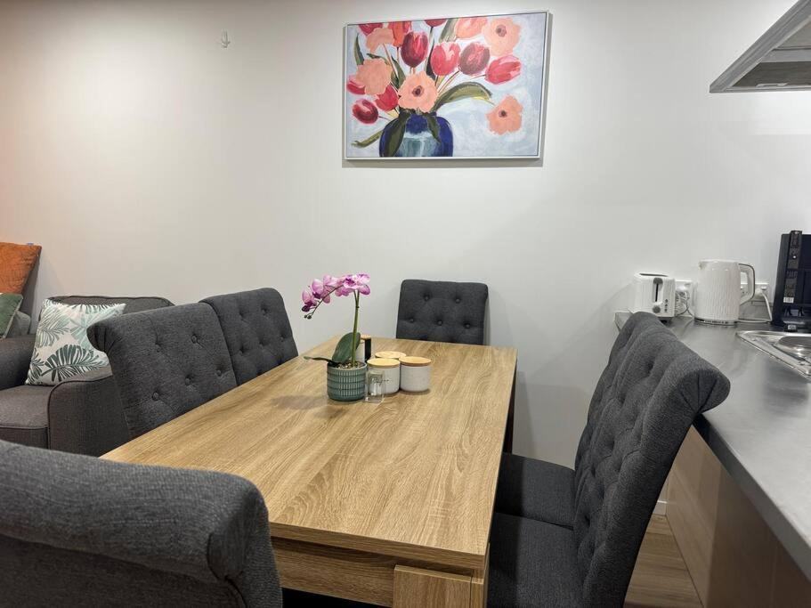Apartment Stunning 3 Bd 2 Bth Pool And Carpark Auckland