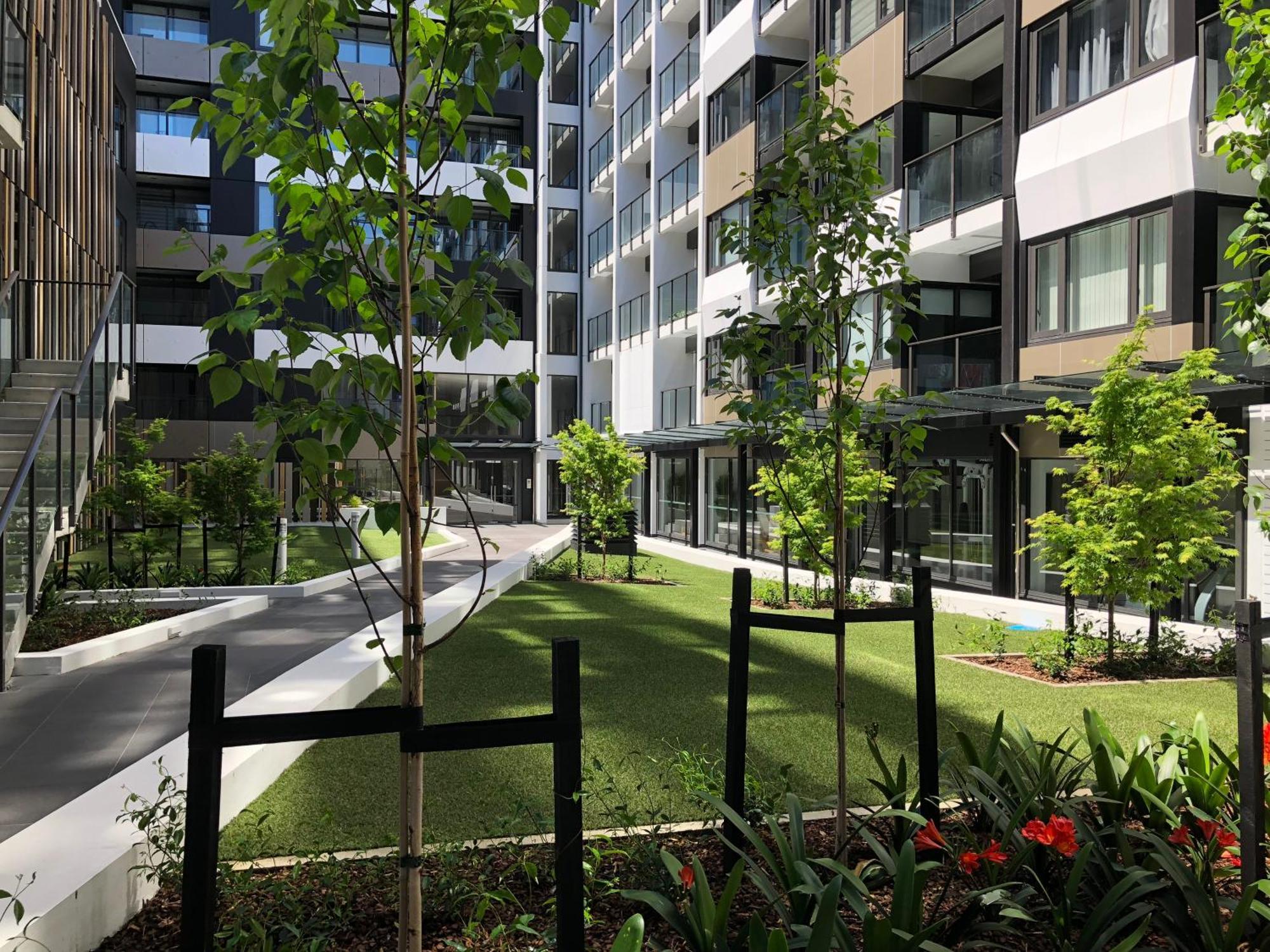 Condo, 2br, 2brm, Pool, Gym, Study Apartment *