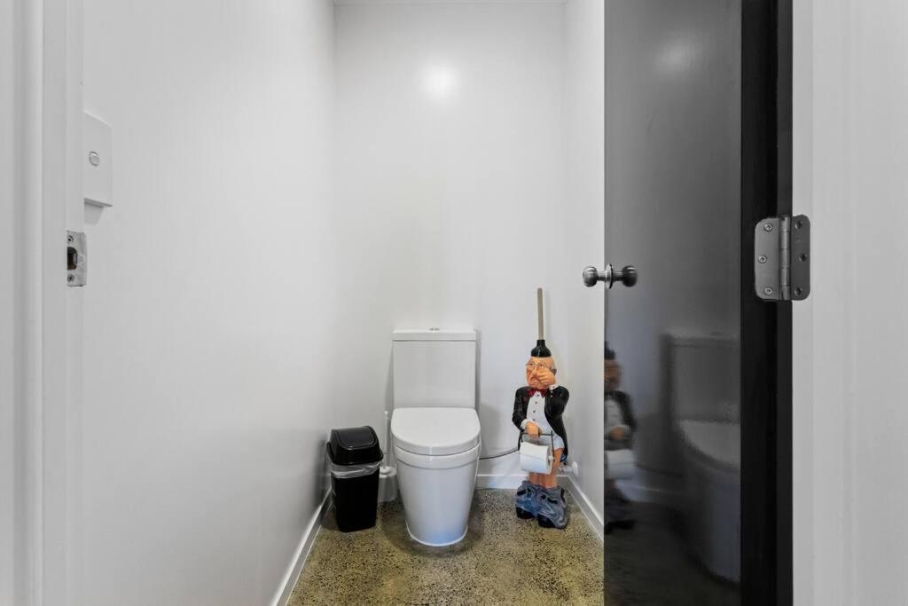 Awesome Designer 3br In The Heart Of Manukau Apartment *