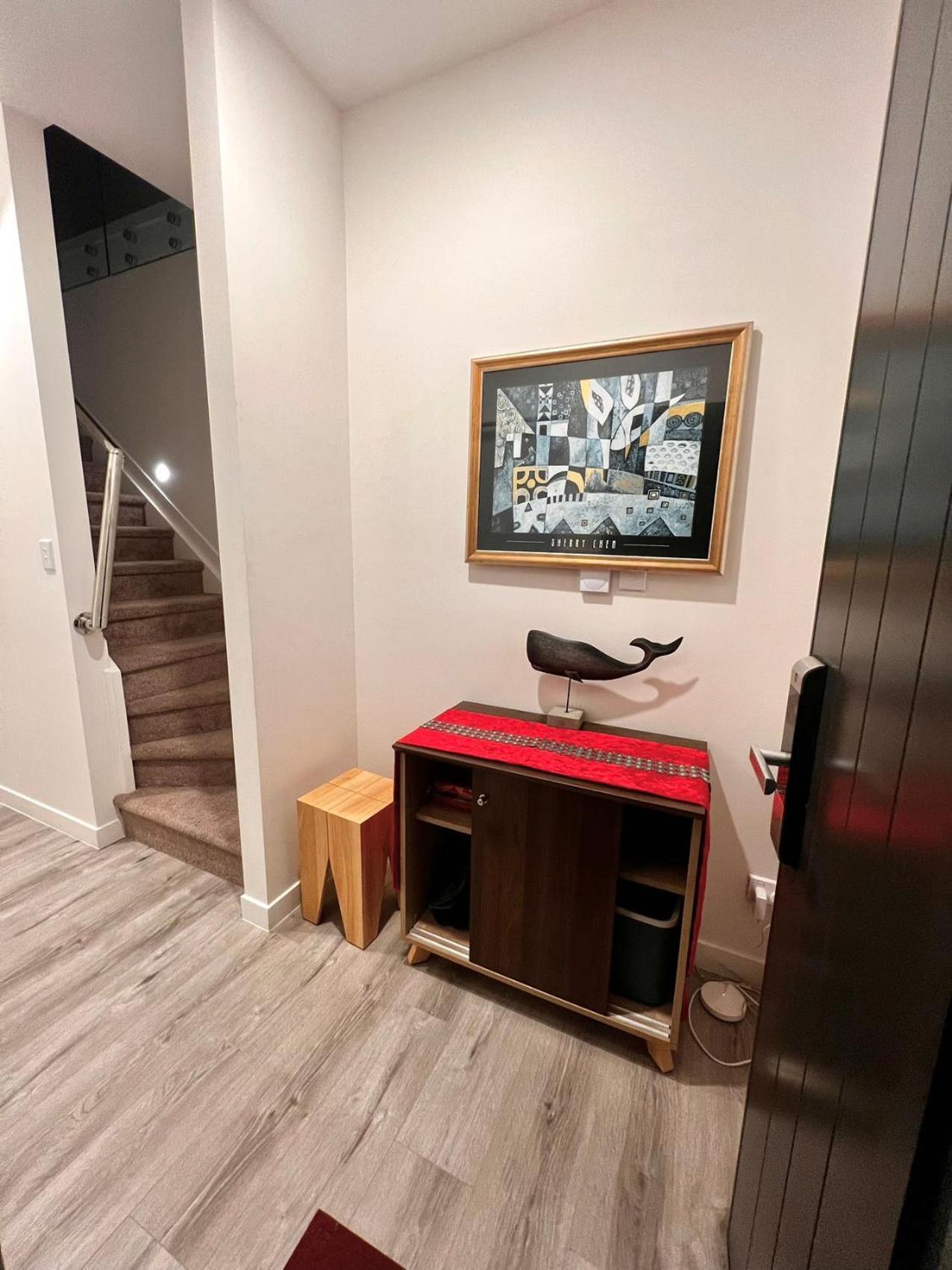 New Town House In Lane * Auckland