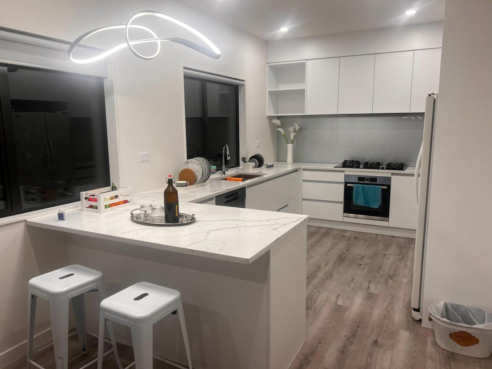 Homestay New Town House In Lane Auckland