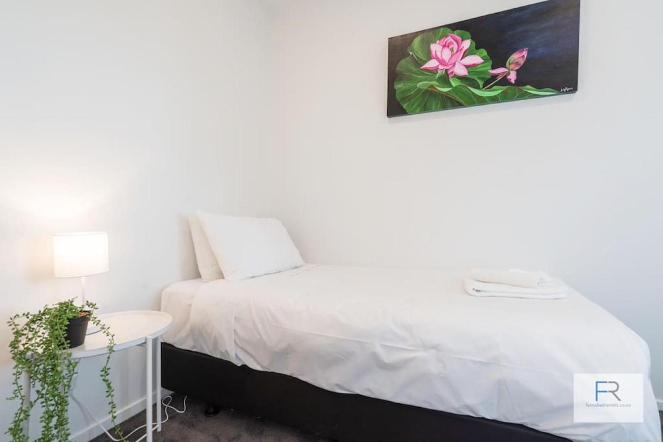 Premier Epsom Townhouse Holiday home *