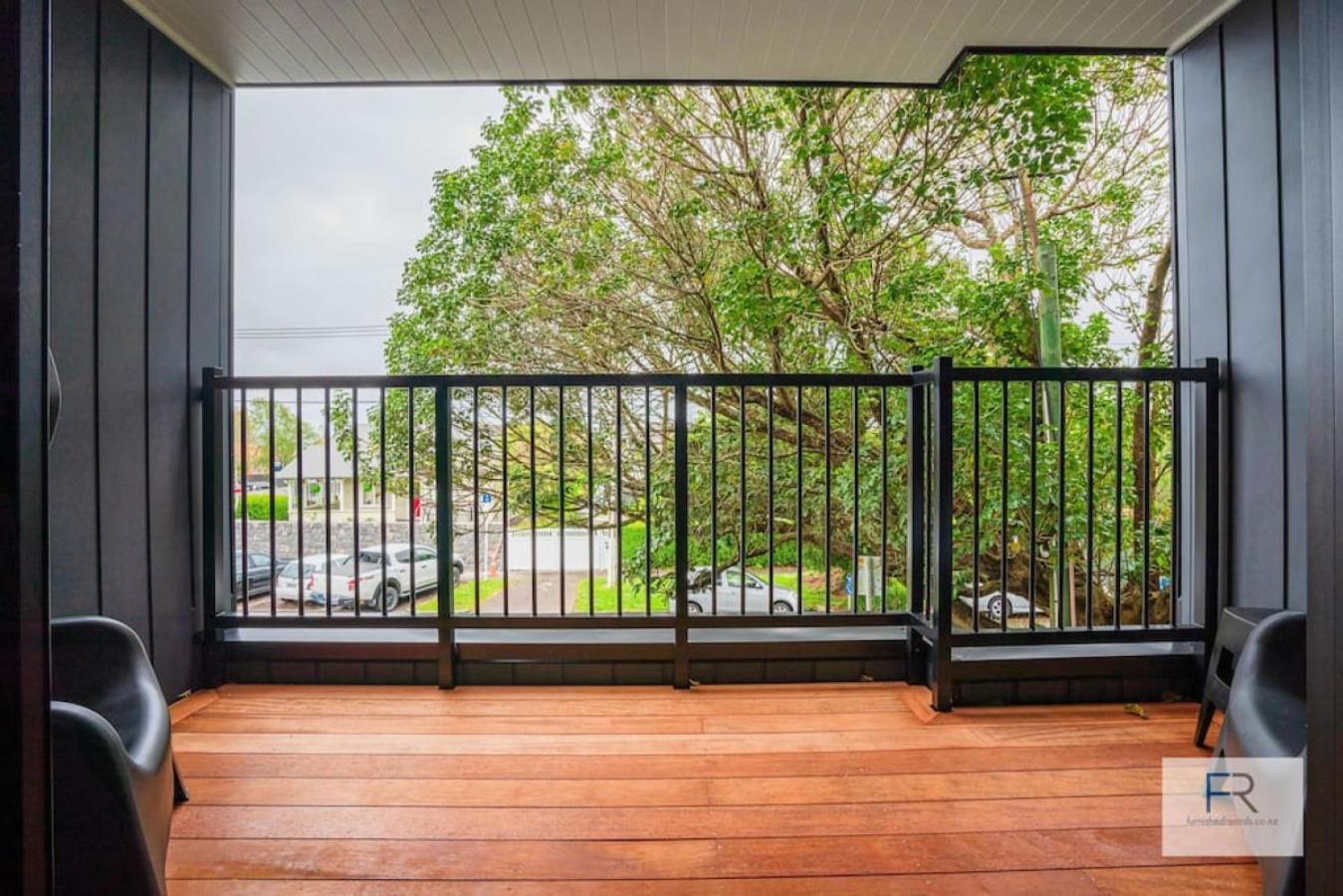 Premier Epsom Townhouse *