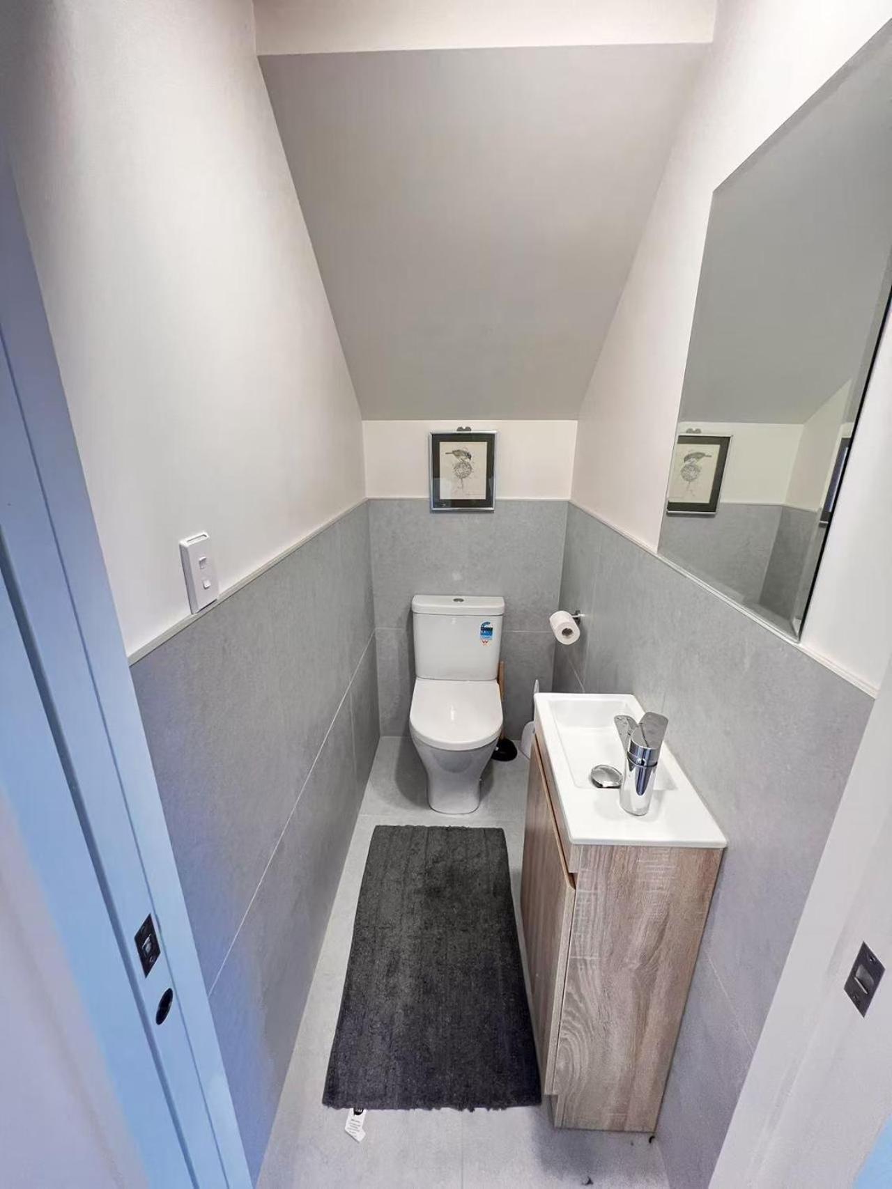 New Town House In Lane * Auckland