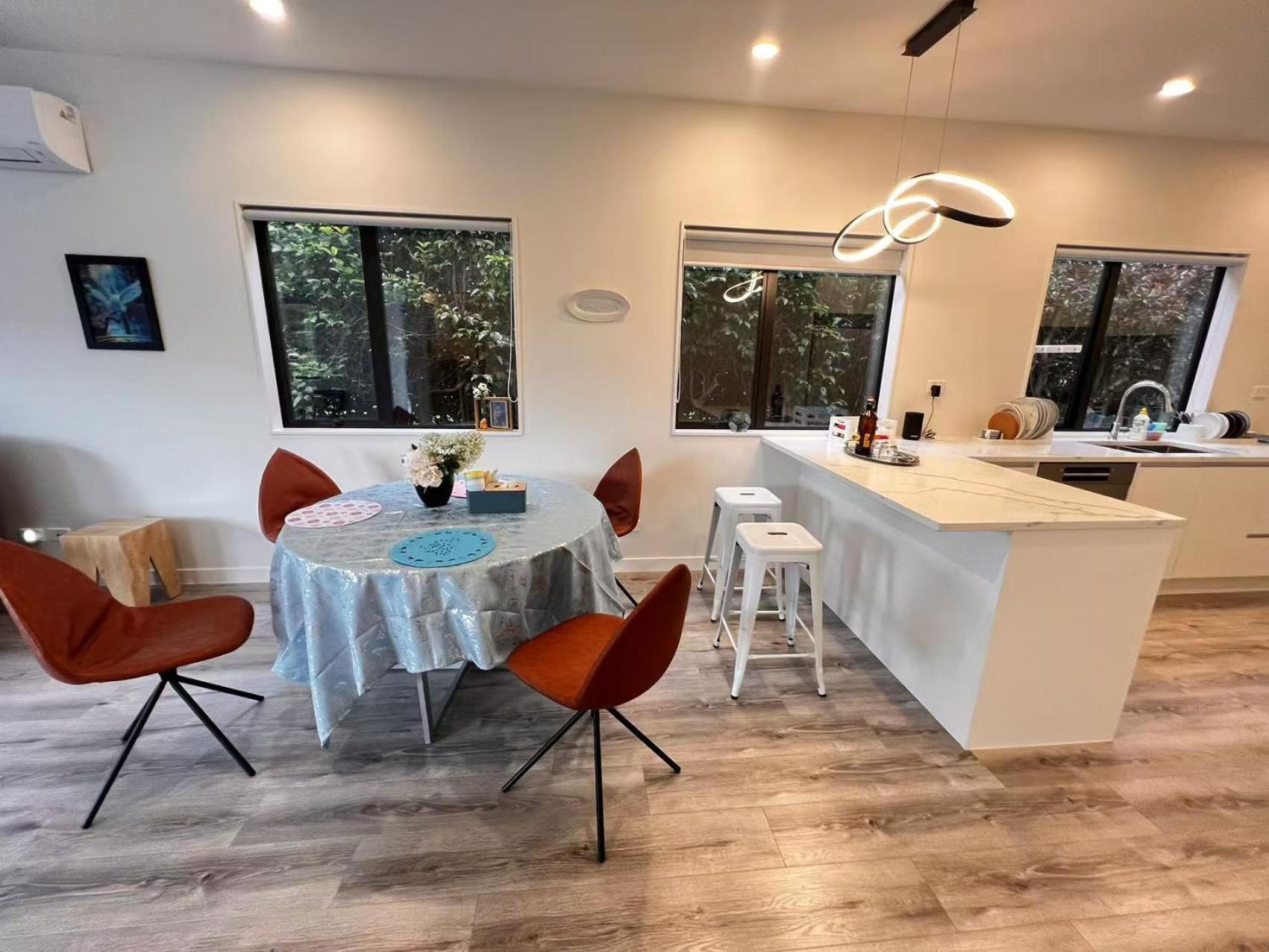 New Town House In Lane * Auckland