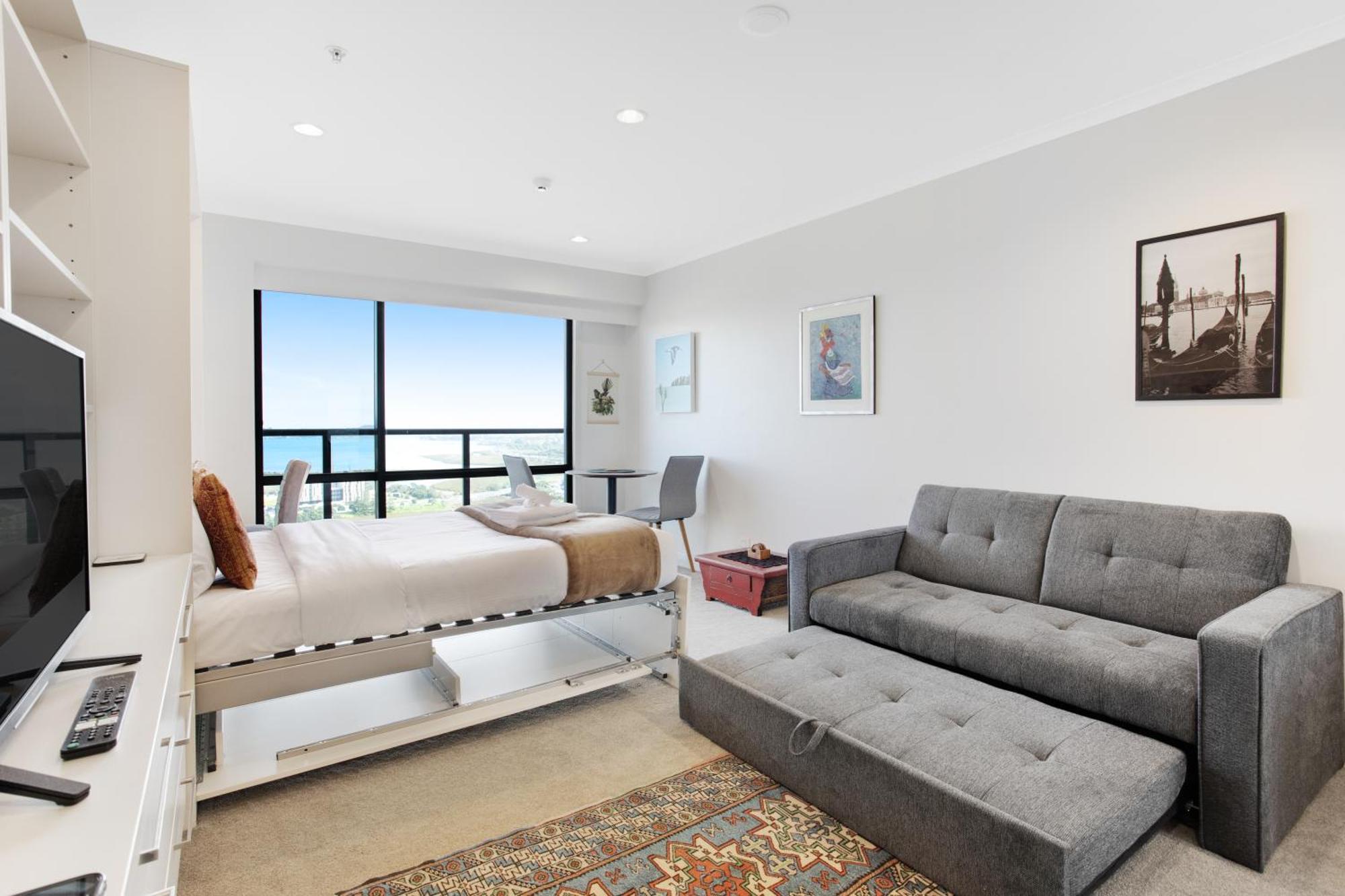 Skyline With Parking, Pool, And Sea Views Auckland