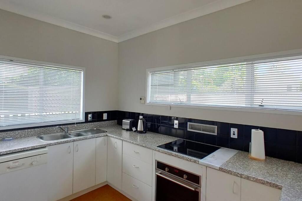 Hot Deal! Sky Stars Coastal Haven Retreat * Auckland