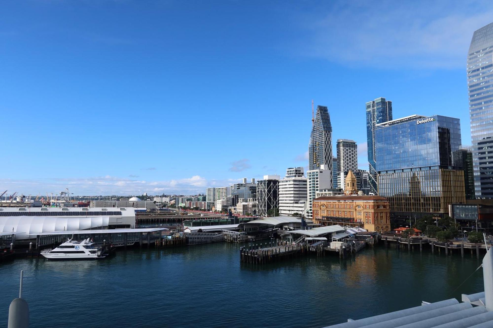 Penthouse With Stunning Harbour Views Apartment *