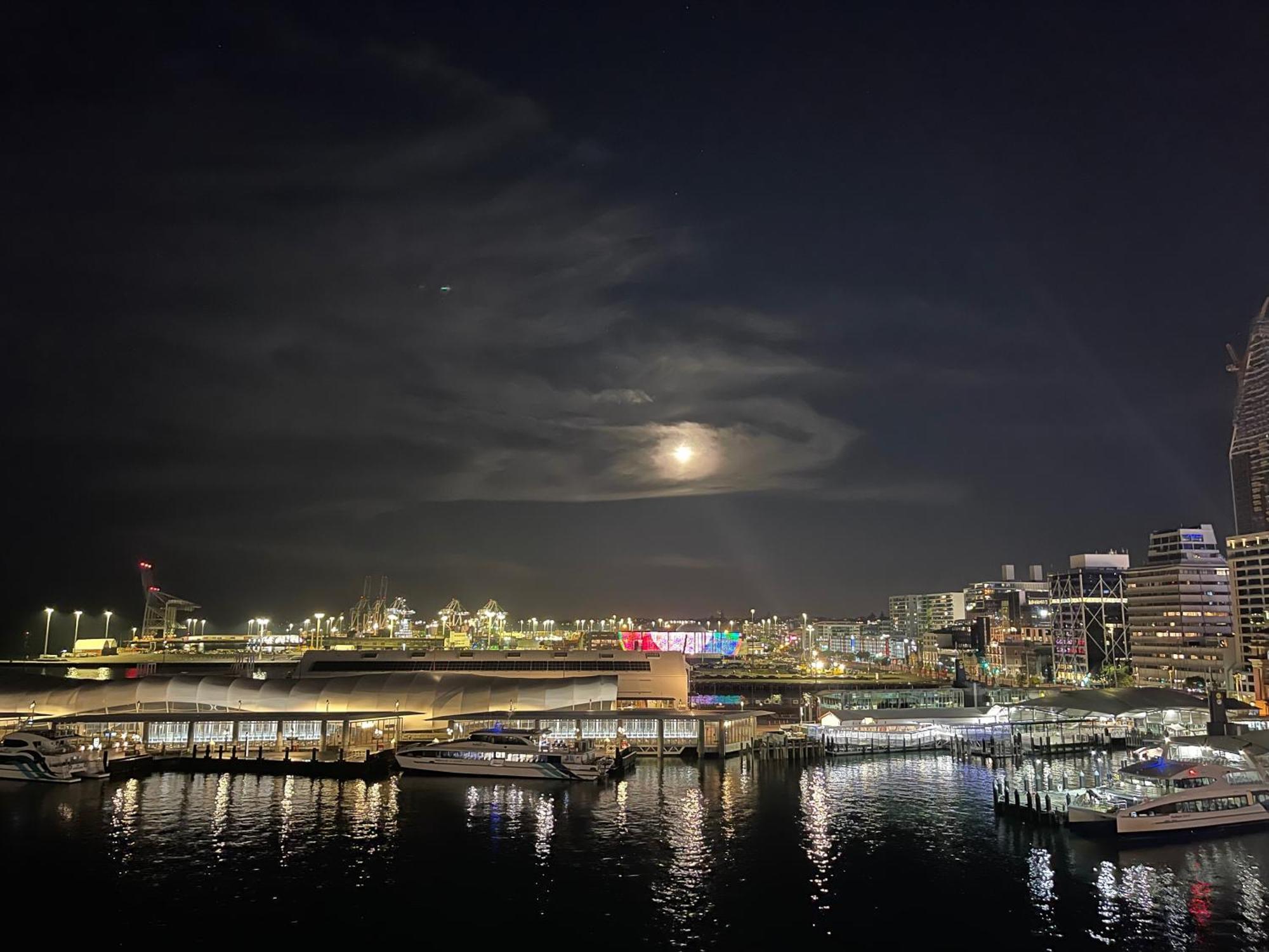 Penthouse With Stunning Harbour Views Apartment *