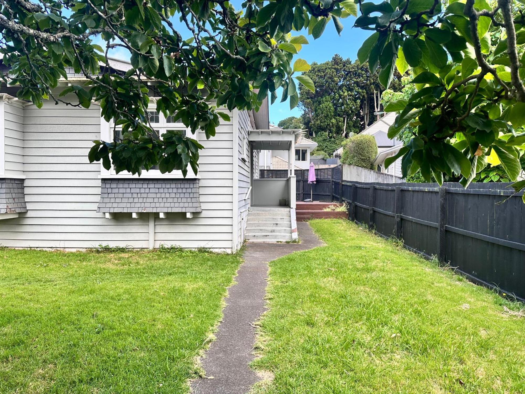 Homestay Cozy At Hillsborough Road - *