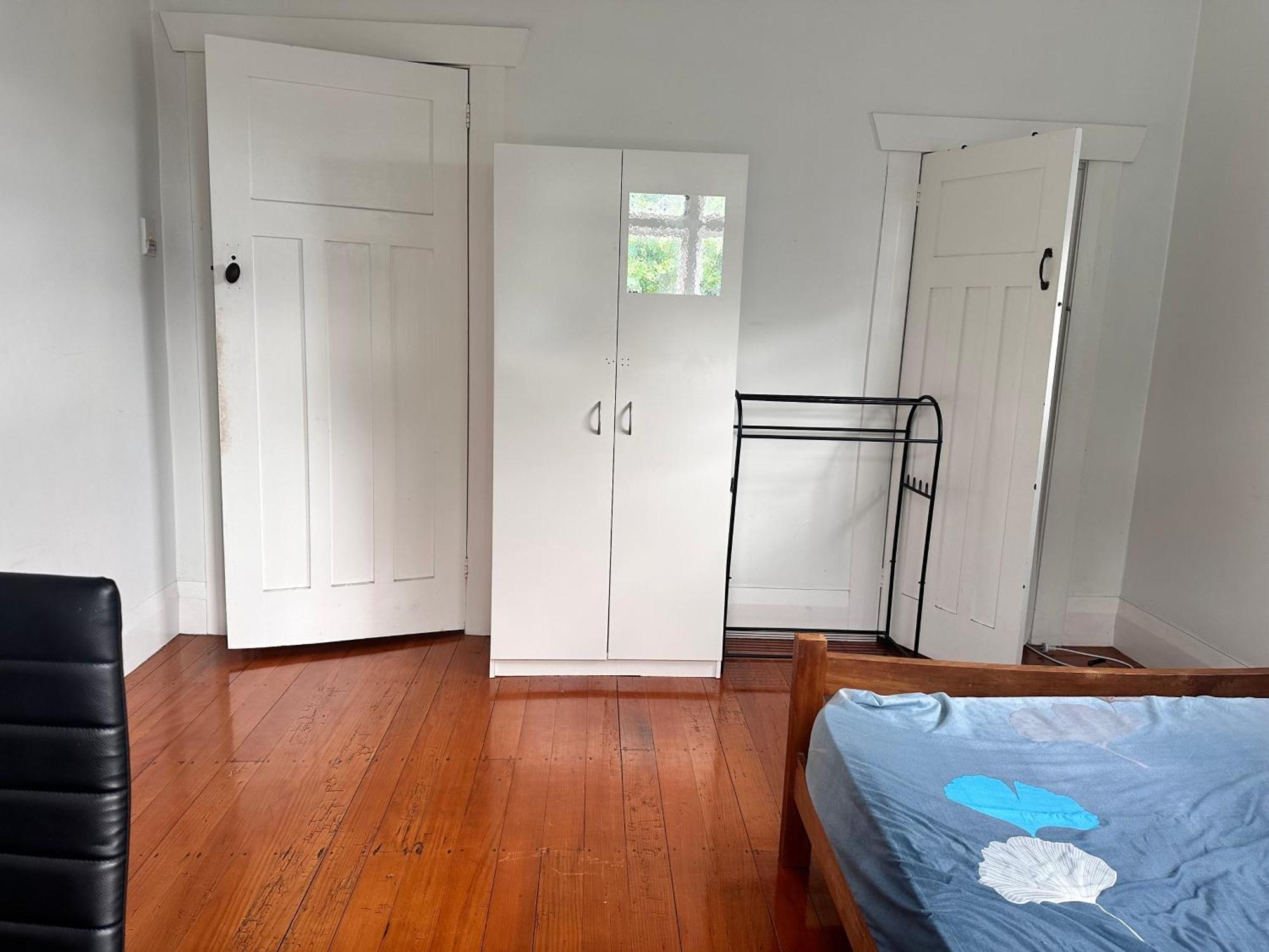 Cozy At Hillsborough Road - *