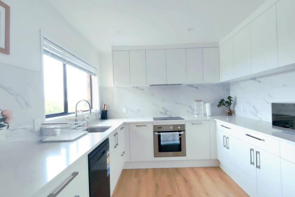 Seaview House In Howick