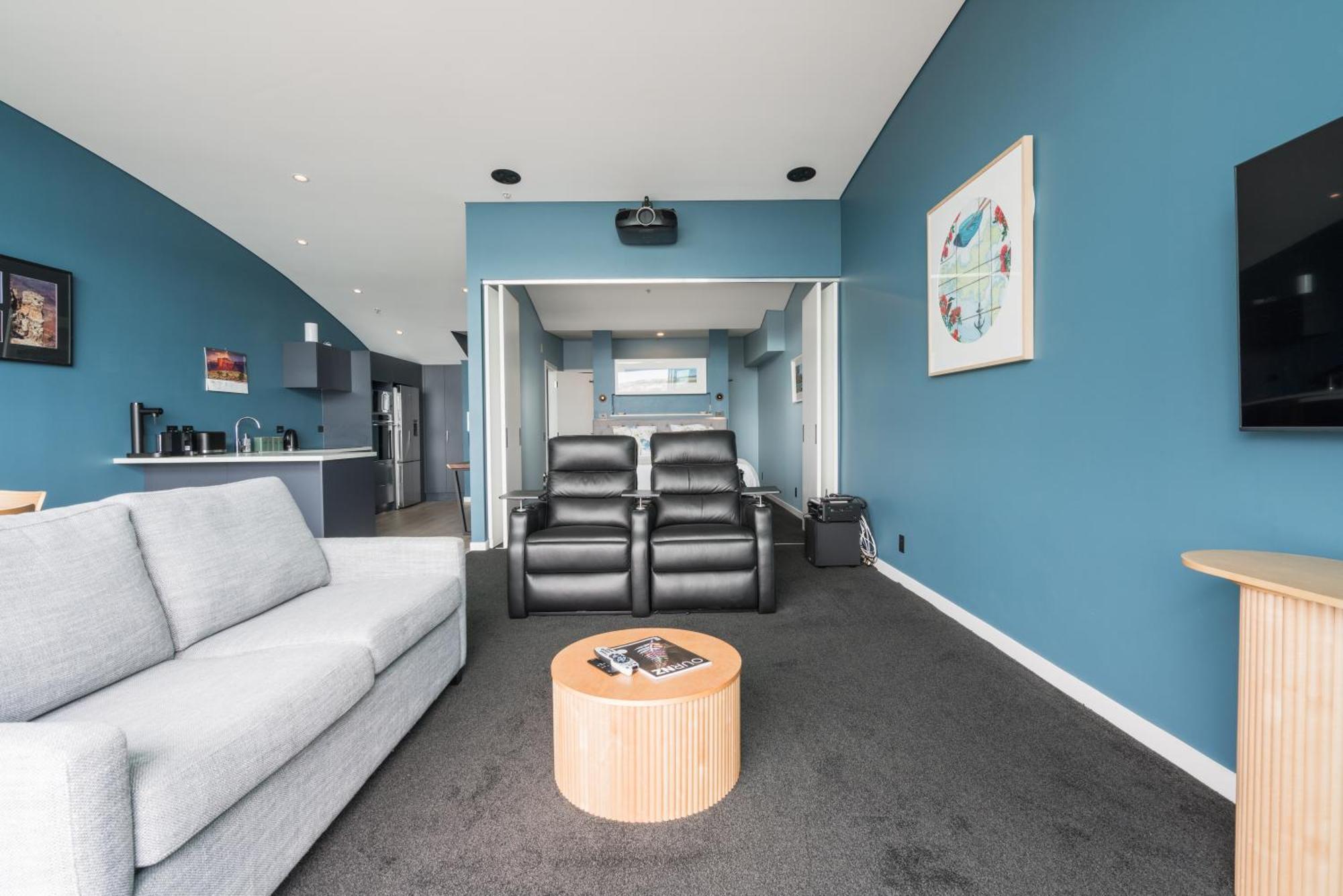 Penthouse With Stunning Harbour Views *