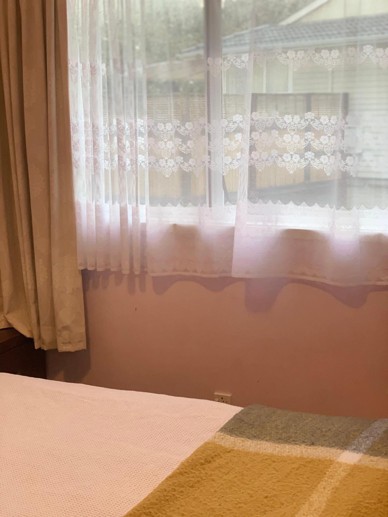 Double Bed & Breakfast *
