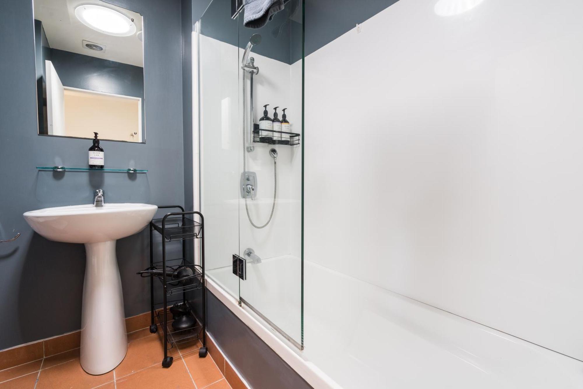 Spacious Near Cbd Pool Parking 3br Apartamento Auckland