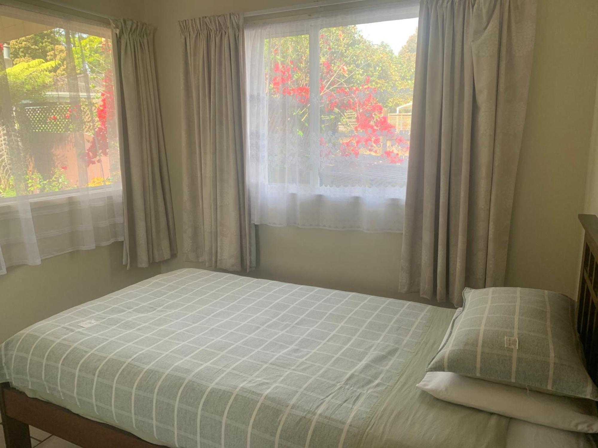 Single * Auckland