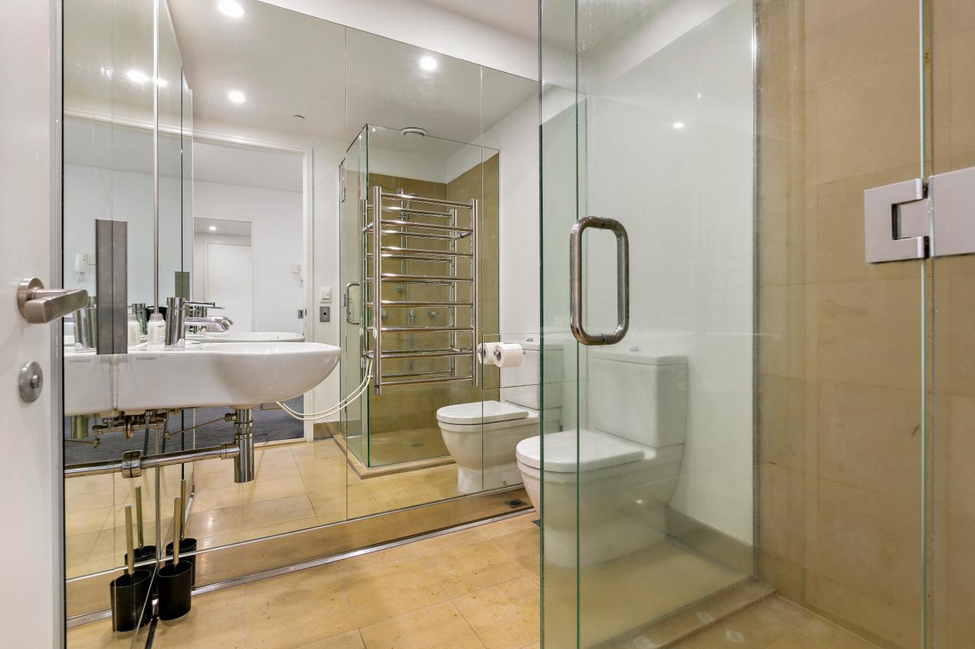 Lighter Quay Apartment