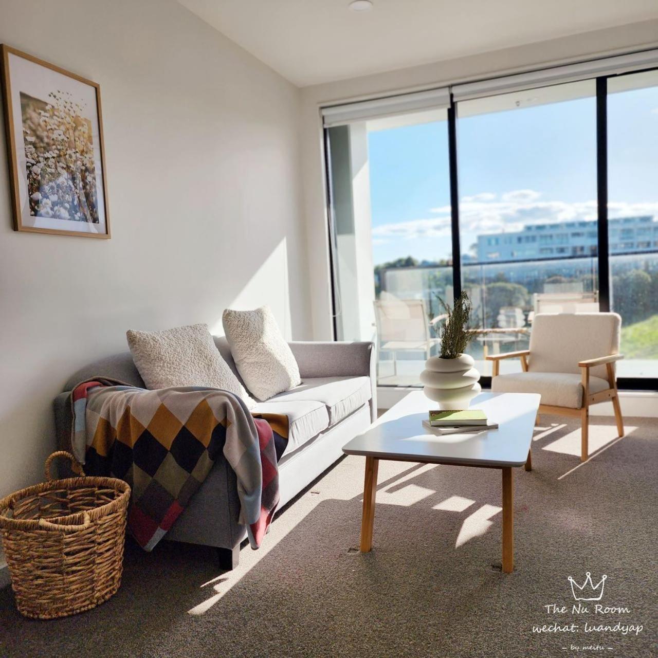 Birkenhead Apartment *