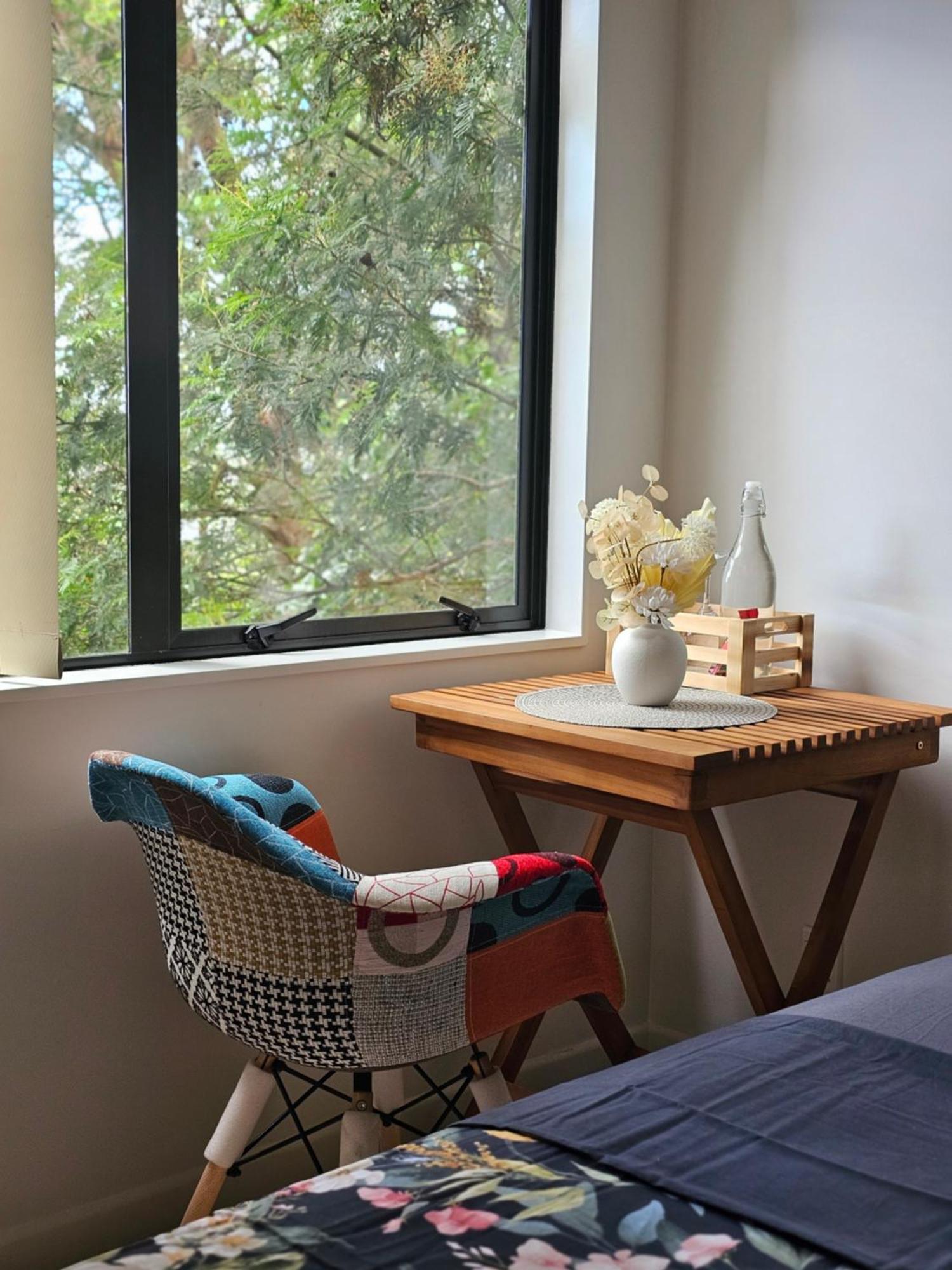 Homestay Nestled In The Woods Out West - Private Queen Bed And Bath *