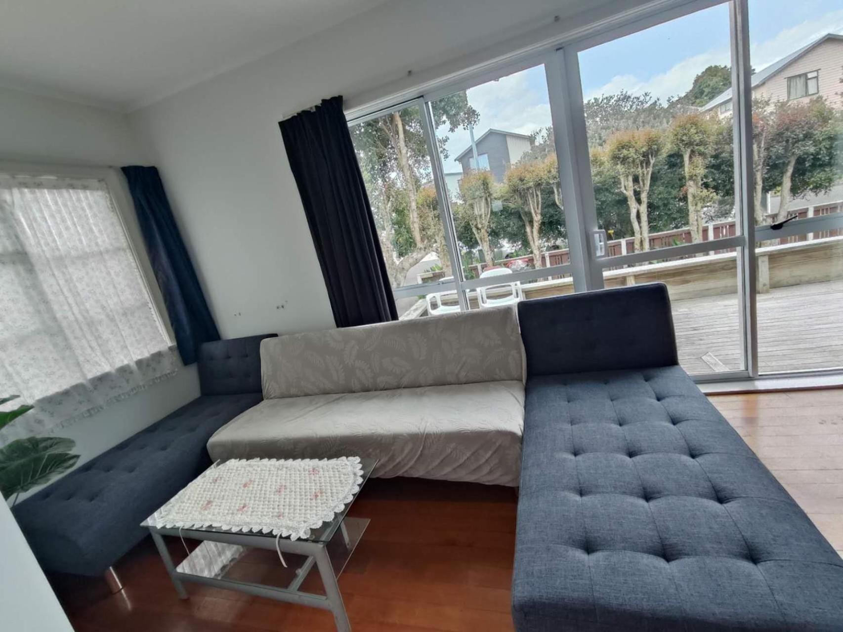 7 Beds Including 4 Double Beds, 1 Single Bed, 2 Double Sofa Beds, 8 Renton Road, Mt Albert, Holiday home *