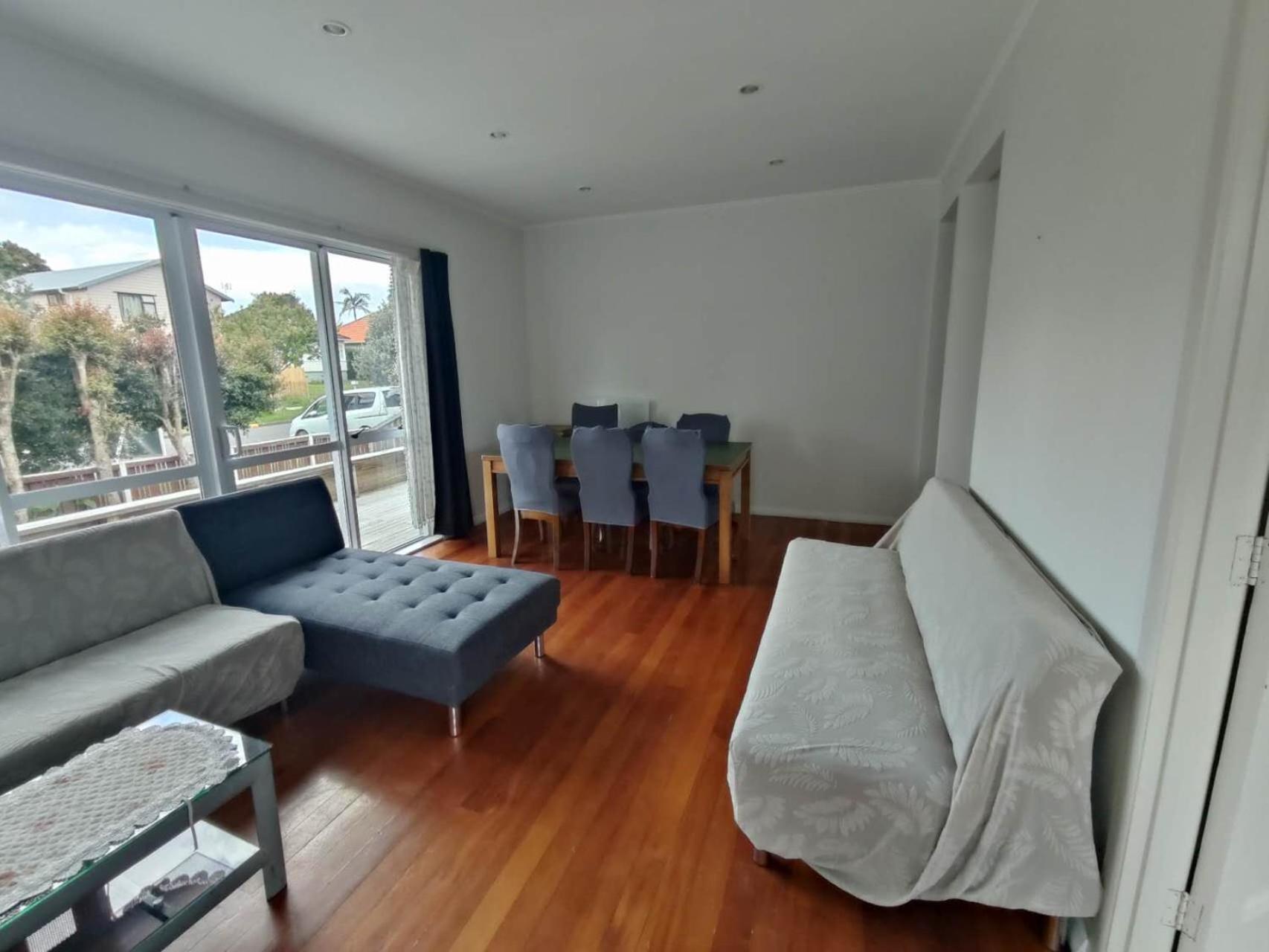 7 Beds Including 4 Double Beds, 1 Single Bed, 2 Double Sofa Beds, 8 Renton Road, Mt Albert, Holiday home