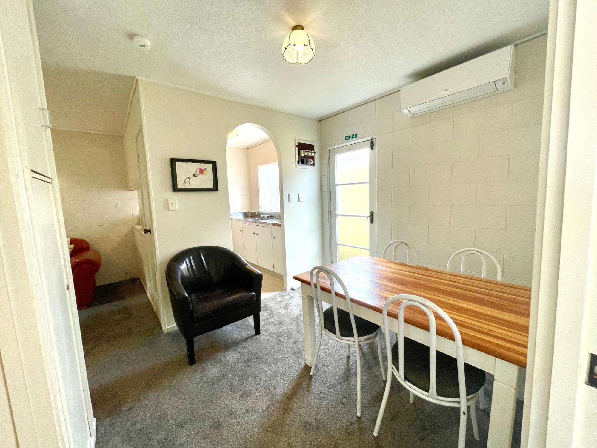 Browns Bay Olive Tree - Pet Friendly Family Hotel