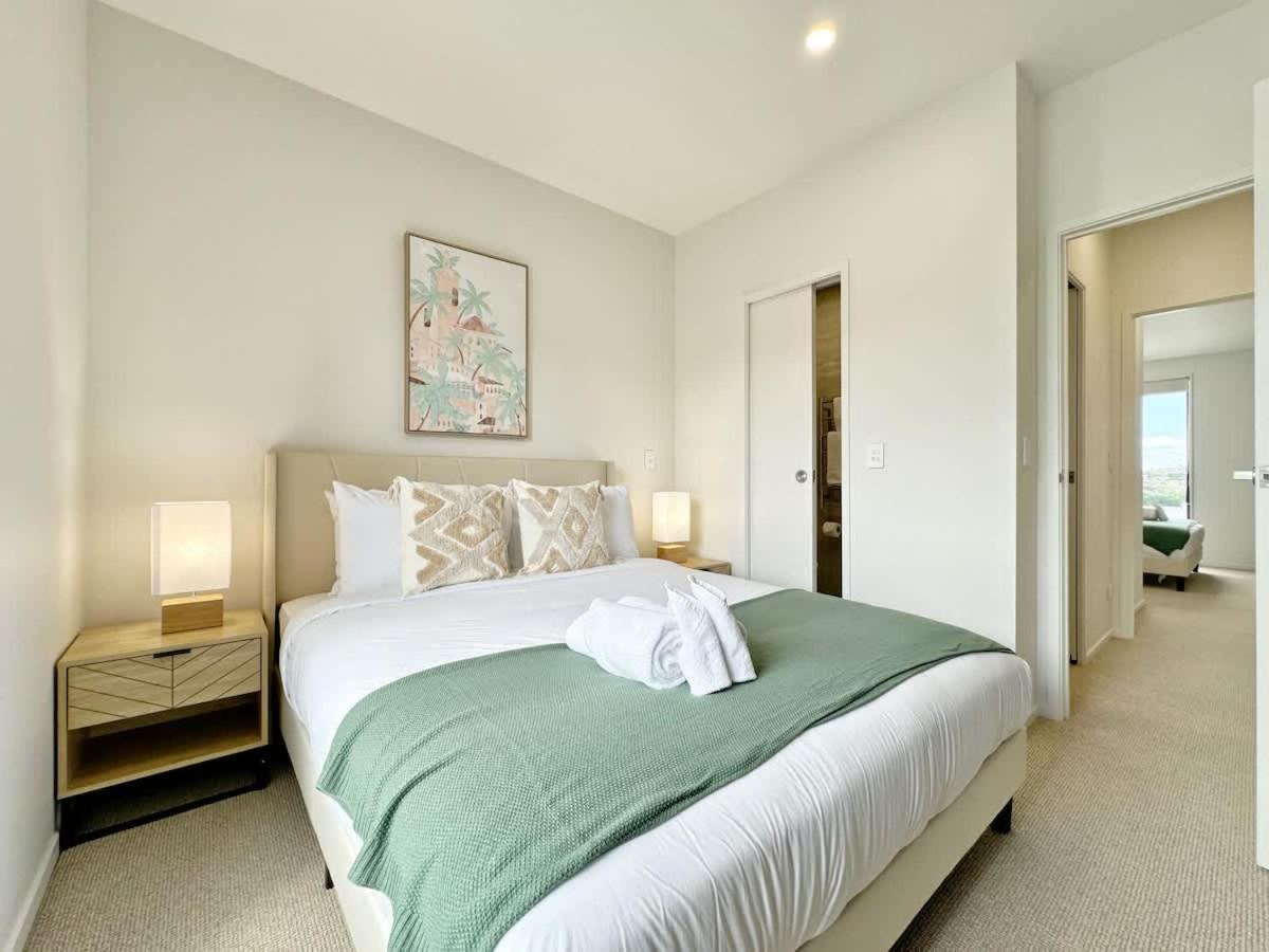 Garden Gem 2 Bdr & 1 Study Townhouse Near Center Auckland