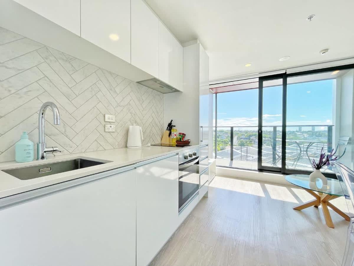Lights Getaway - 1br Living Apartment