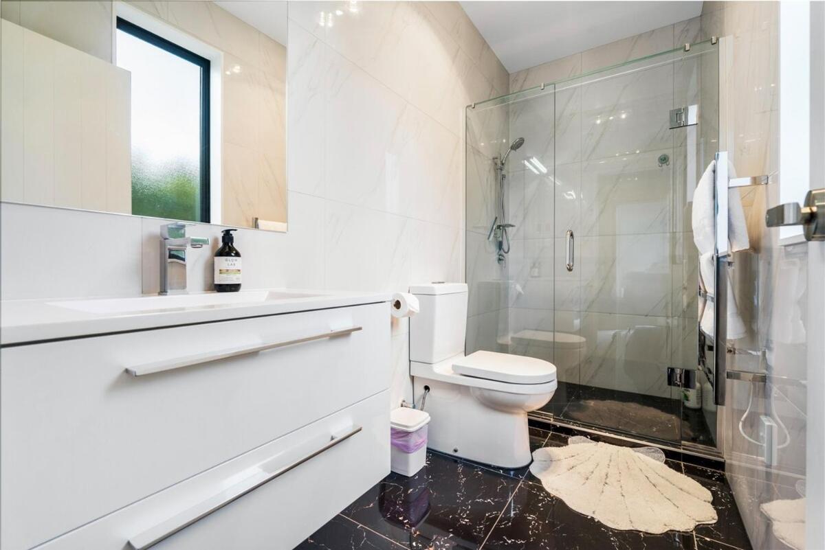 Family Spacious Takapuna Parking Netflix Villa