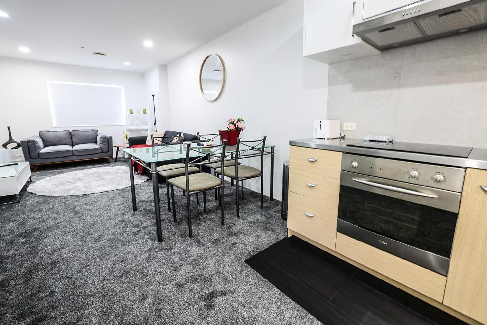 2br Newly Renovated W Free Parking Apartment