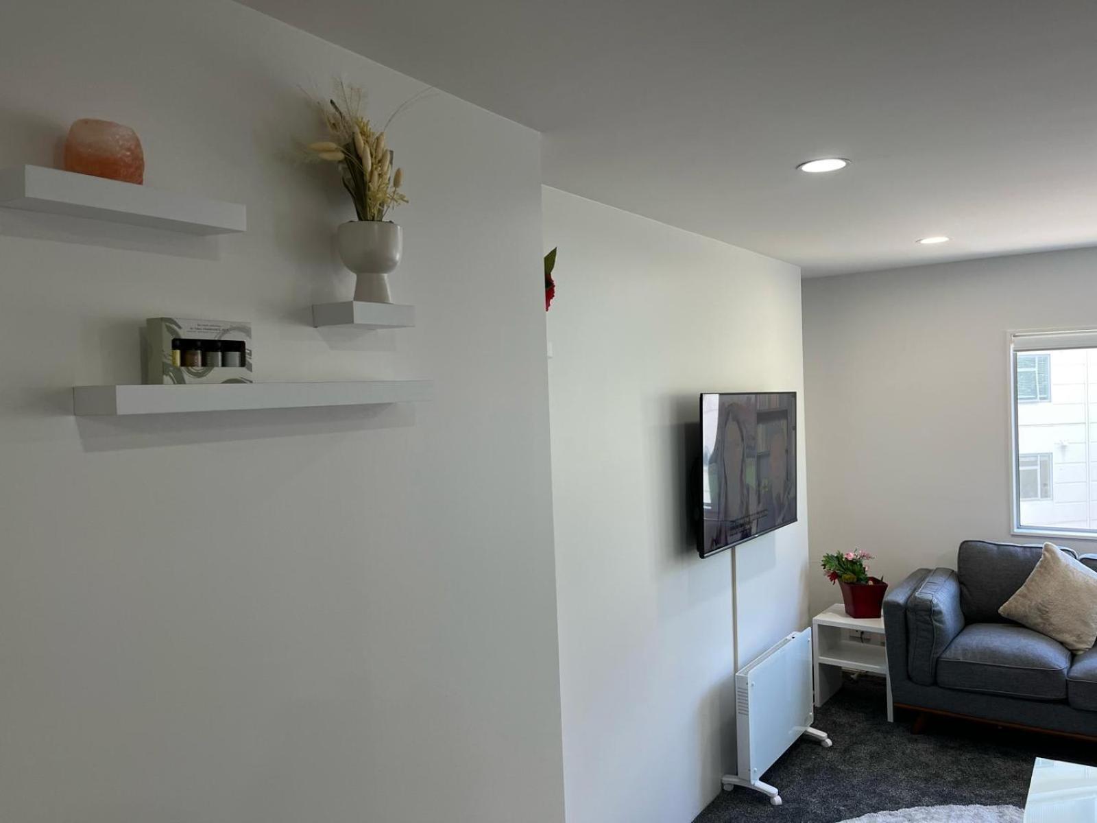 2br Newly Renovated W Free Parking Auckland