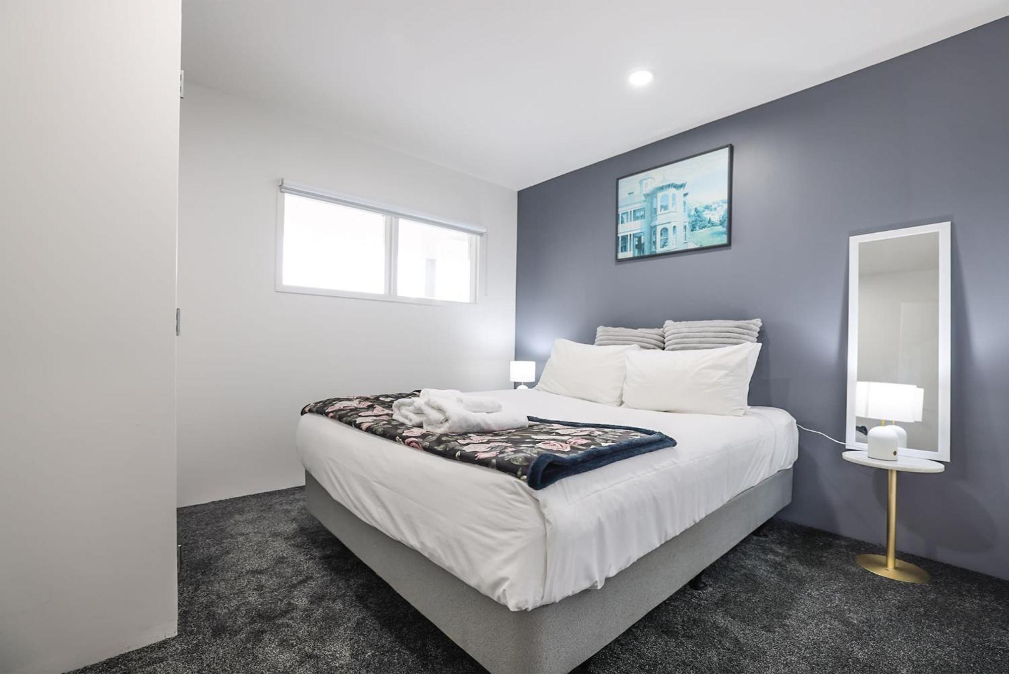 2br Newly Renovated W Free Parking *