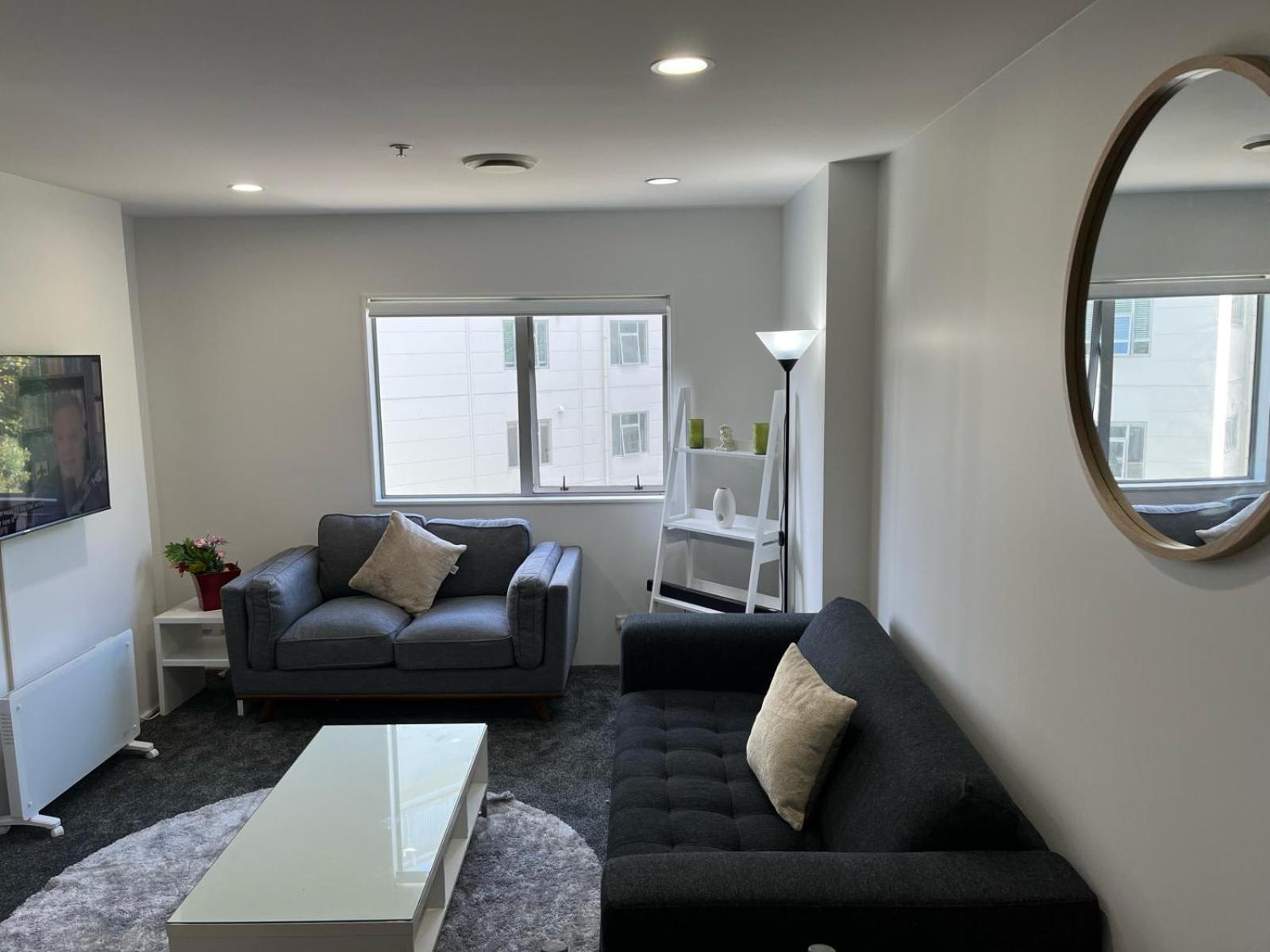 Apartment 2br Newly Renovated W Free Parking *