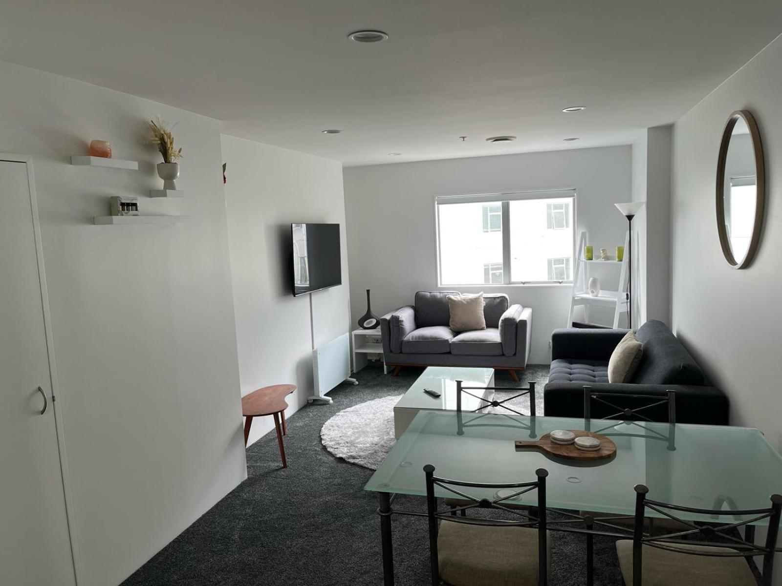 2br Newly Renovated W Free Parking Apartment Auckland