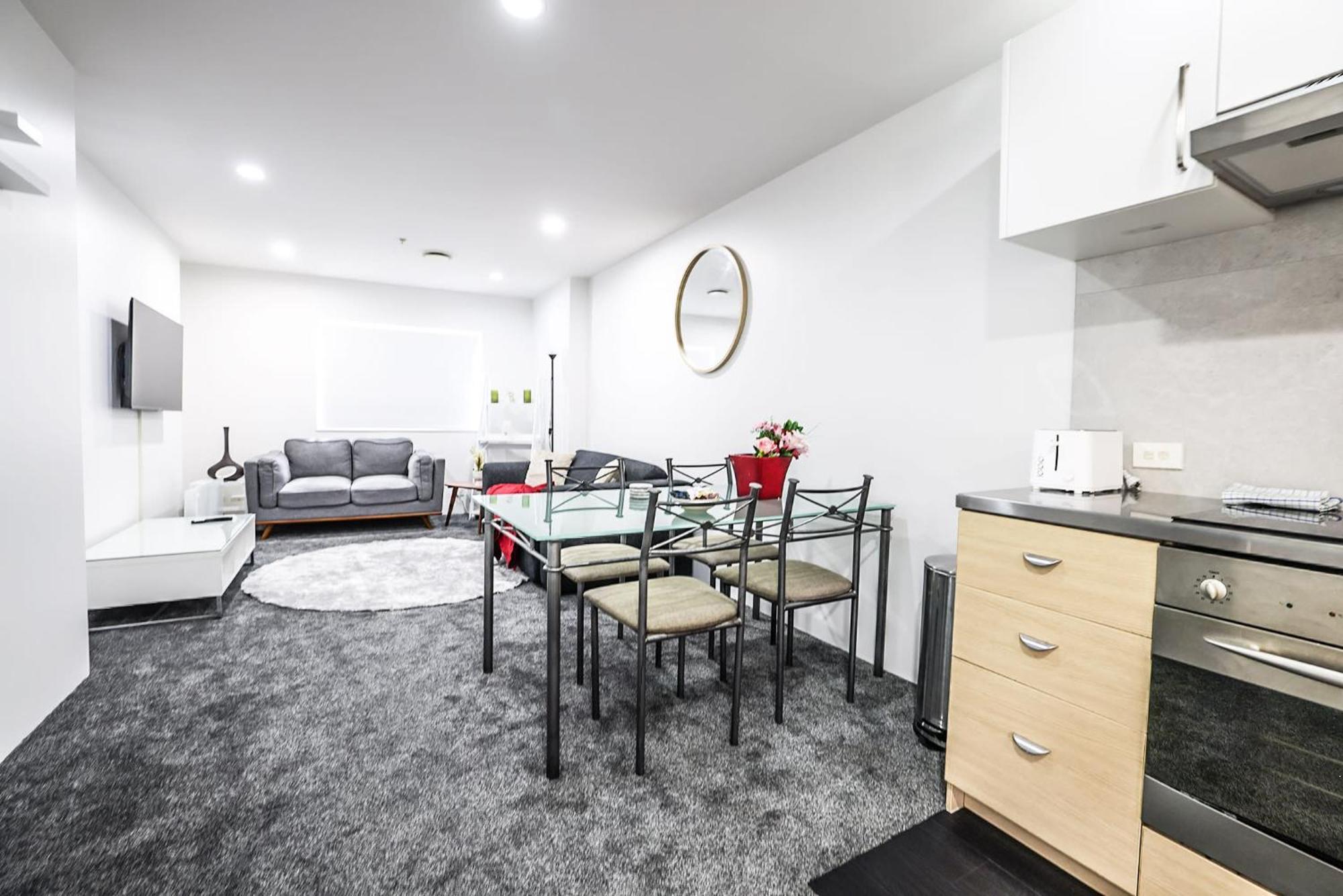 Apartment 2br Newly Renovated W Free Parking *