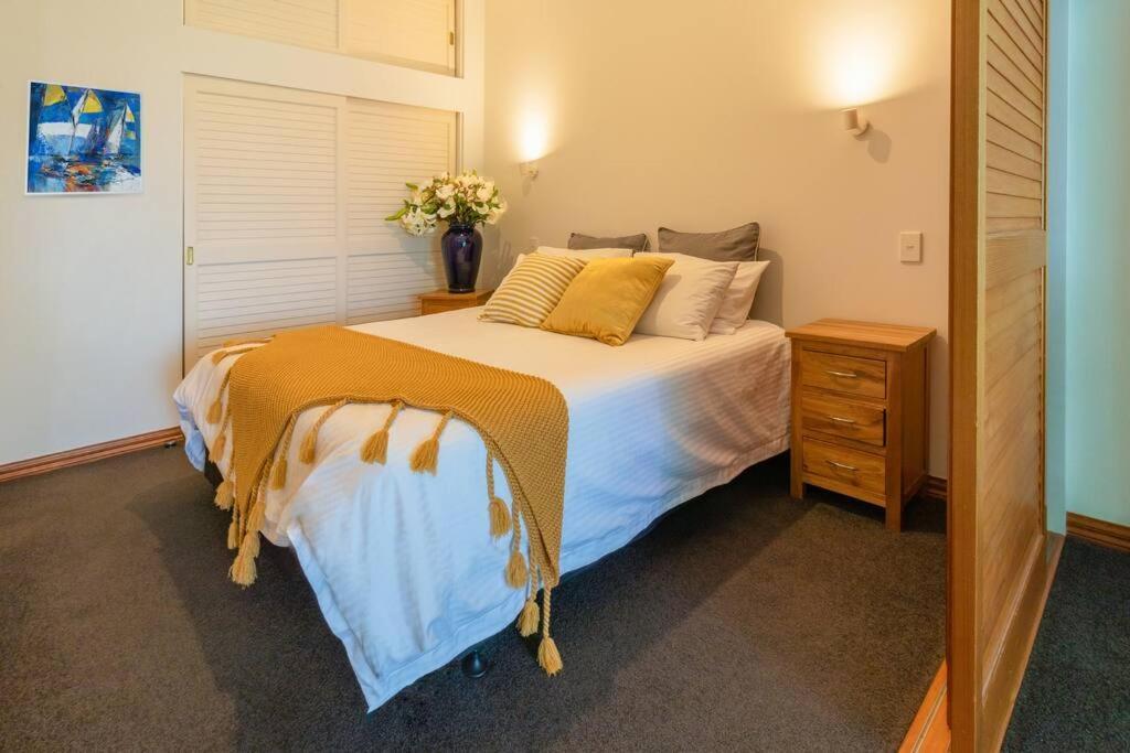 Large 1br With Gorgeous Sea Views Auckland