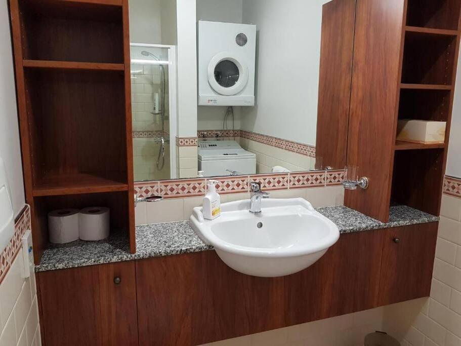 Large 1br With Gorgeous Sea Views Apartment *