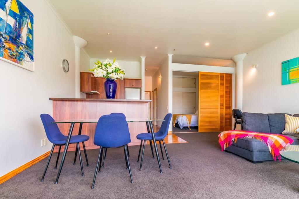 Large 1br With Gorgeous Sea Views *