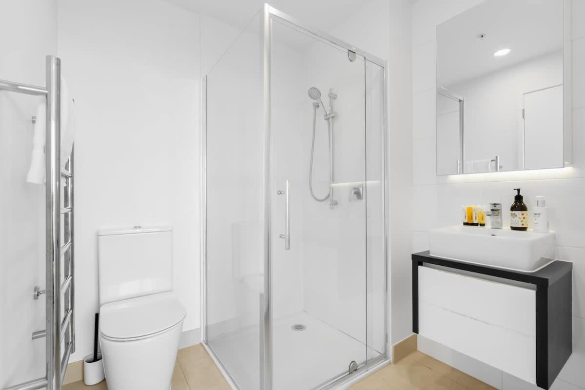 Amazing Harbour & Sea View 2bd & 2bth With Aircon Near Skytower & Britomart *