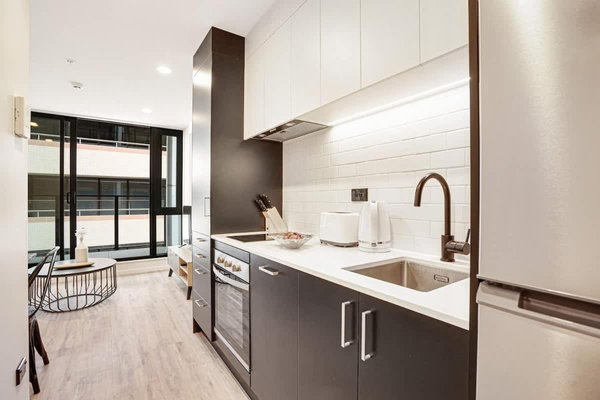 Stunning Architecturally Designed In Cbd - Pool Gym Sauna Apartment *