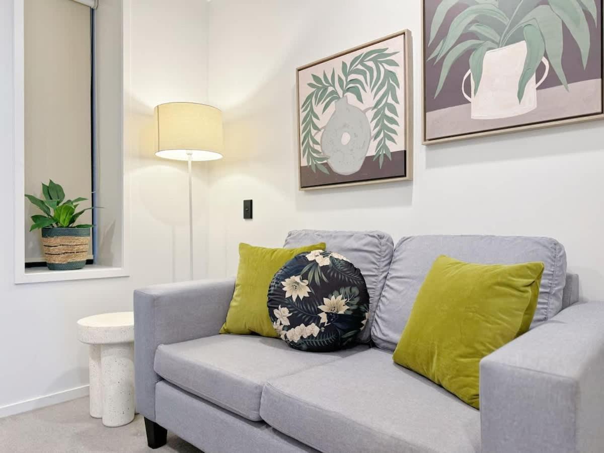 Lush Escape - Fresh 1b Near Skytower Pool Gym Saunasauna Apartment *