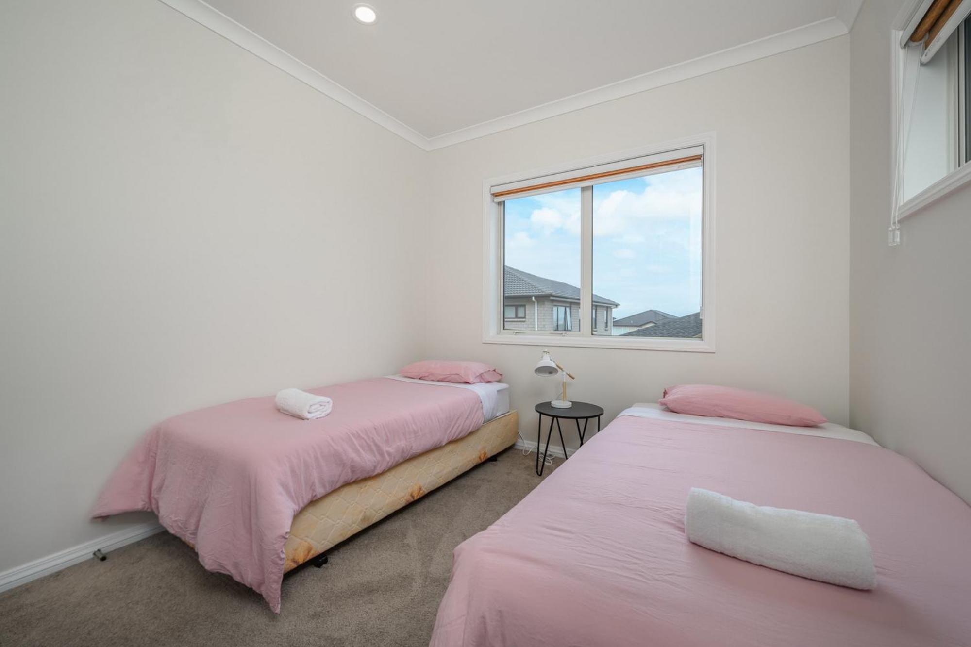 Holiday home Designer Brand New Large House Flat Bush Auckland